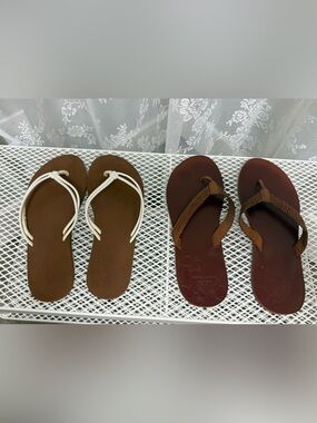 Volcom Forever and Ever White & Roxy Lola Braided Brown Flip Flops Bundle - 10